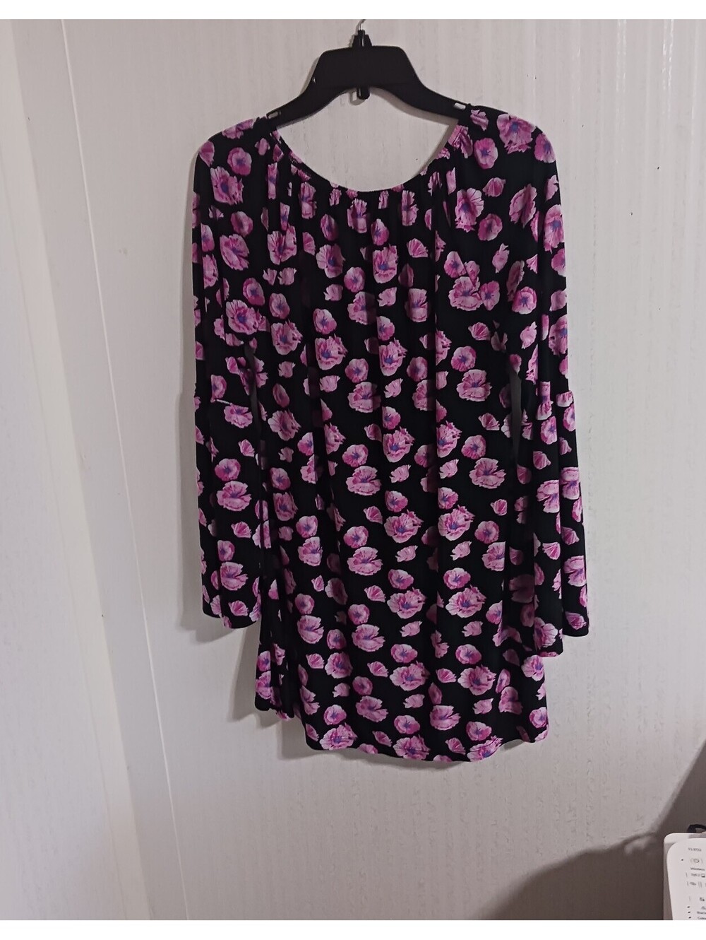 Women's Black  &  Pink Floral Print  Knit Top 31" From  shoulder to hem XL